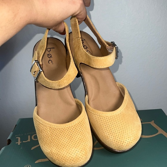 Women’s B.O.C Maryjane heels in stone yellow suede Sz. 7 M - Picture 5 of 10